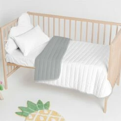 Dash Colcha Cuna (100x130 Cm) Gris -Forros De Cama Ventas 2024 19aa88980efdf6c2859386a316093aa9d43e99d1 86209e35a3ab4d4bb823d1af9e35319a