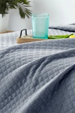 Vipalia - Colcha Bouti Pique 30% Algodón - 70% Poliester. Modelo Silver Cama 105 Cm - 200x260 Cm, Color Marino/Azul 11 Vipalia - Colcha Bouti Pique 30% Algodón - 70% Poliester. Modelo Silver Cama 105 Cm - 200x260 Cm, Color Marino/Azul -Forros De Cama Ventas 2024 2a486f74584d40e24f13acdca51a0d6d228667e5 91a839fb4f4b47d4ab3764239136d295