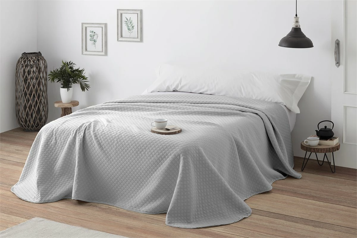 Vipalia - Colcha Bouti Pique 30% Algodón - 70% Poliester. Modelo Silver Cama 135 Cm - 235x260 Cm, Color Gris/Plata 6 Vipalia - Colcha Bouti Pique 30% Algodón - 70% Poliester. Modelo Silver Cama 135 Cm - 235x260 Cm, Color Gris/Plata - Imagen 4