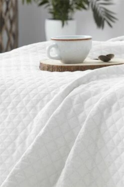 Vipalia - Colcha Bouti Pique 30% Algodón - 70% Poliester. Modelo Silver Cama 105 Cm - 200x260 Cm, Color Blanco/Marfil -Forros De Cama Ventas 2024 69d6fc2eb9c6ed6c01f03198b2ff573ac0c6ce77 7c282c89228a46bc8da6c71ec66a2576