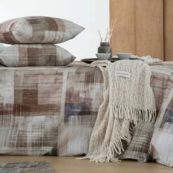 Guy Laroche Funda NórdicaCUADRI 200x200 Cm - Marrón -Forros De Cama Ventas 2024 9578f8201ab0101626a4dd95e23addedc2c89bae 432b25451dad4b998f81d0533284e904