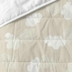 Clouds Beige Colcha Cama 80/90 (180x260 Cm) Beige -Forros De Cama Ventas 2024 9961ae87358ca079e1e96dcafb00b4653972e5be 875724657f5f47059d879ab4a6cf4e0b