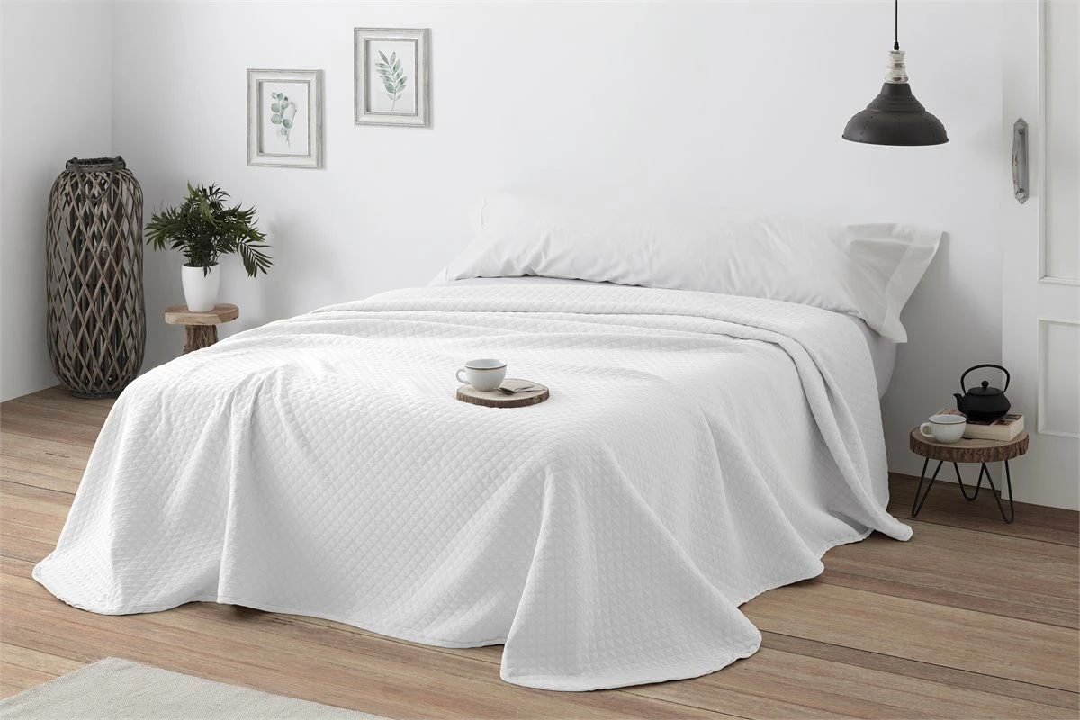 Vipalia - Colcha Bouti Pique 30% Algodón - 70% Poliester. Modelo Silver Cama 90 Cm - 180x260 Cm, Color Blanco/Marfil 6 Vipalia - Colcha Bouti Pique 30% Algodón - 70% Poliester. Modelo Silver Cama 90 Cm - 180x260 Cm, Color Blanco/Marfil - Imagen 4