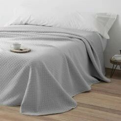 Vipalia - Colcha Bouti Pique 30% Algodón - 70% Poliester. Modelo Silver Cama 90 Cm - 180x260 Cm, Color Gris/Plata -Forros De Cama Ventas 2024 be81a0fb3132e8e6c73039c0451ab1e542b7c96b 07f93a047bab4b5ba39bd21db6a746b3
