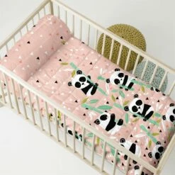 Panda Garden Pink Colcha Cuna (100x130 Cm) Rosa -Forros De Cama Ventas 2024 dcd1dd4f16eacd074e8e77db6979ae29501be95d b93427b902364335b8a2e11103a7be0d
